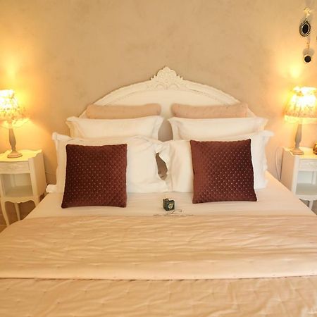 Maison D'Hotes "Les Ecuries Du Mas" Guest House Lamanon Εξωτερικό φωτογραφία
