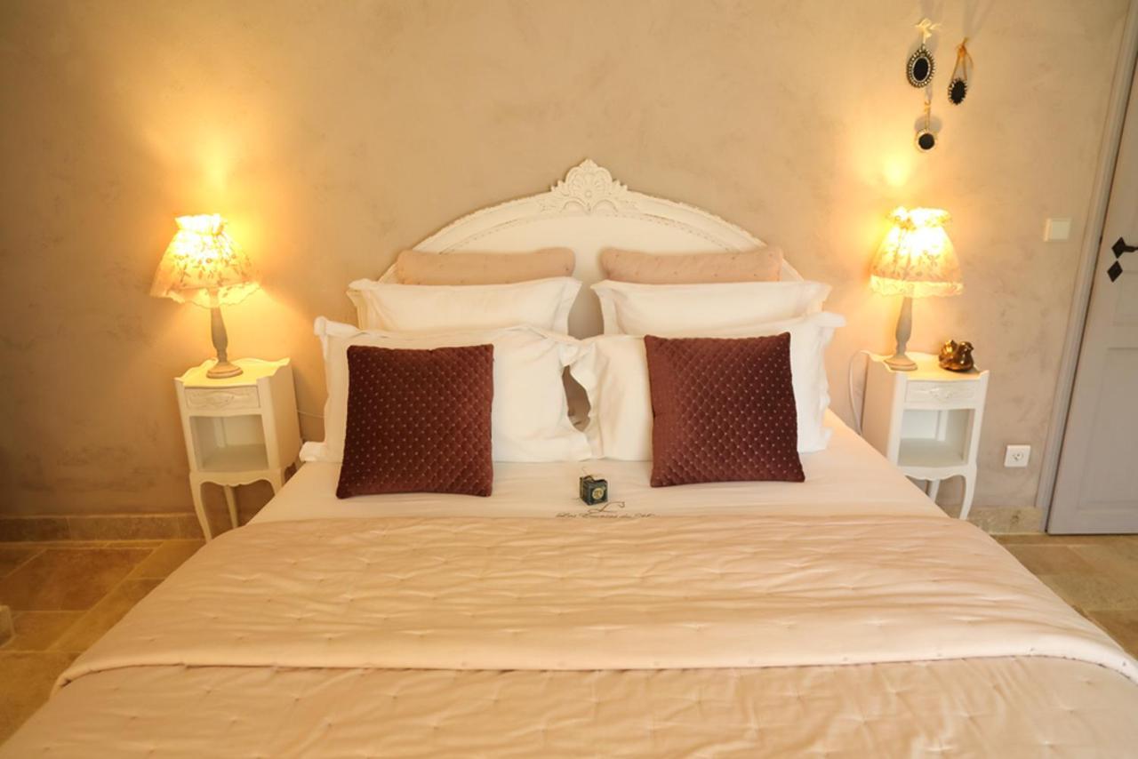 Maison D'Hotes "Les Ecuries Du Mas" Guest House Lamanon Εξωτερικό φωτογραφία