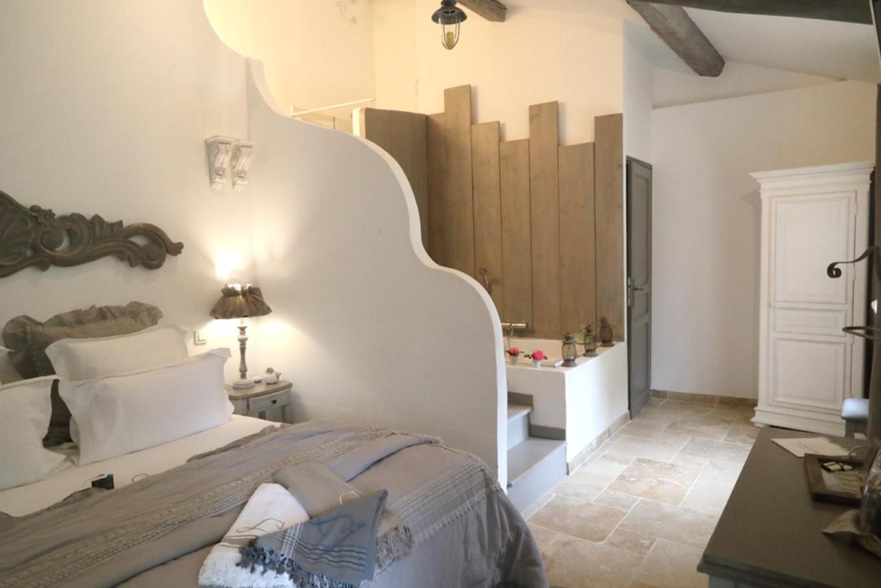Maison D'Hotes "Les Ecuries Du Mas" Guest House Lamanon Εξωτερικό φωτογραφία
