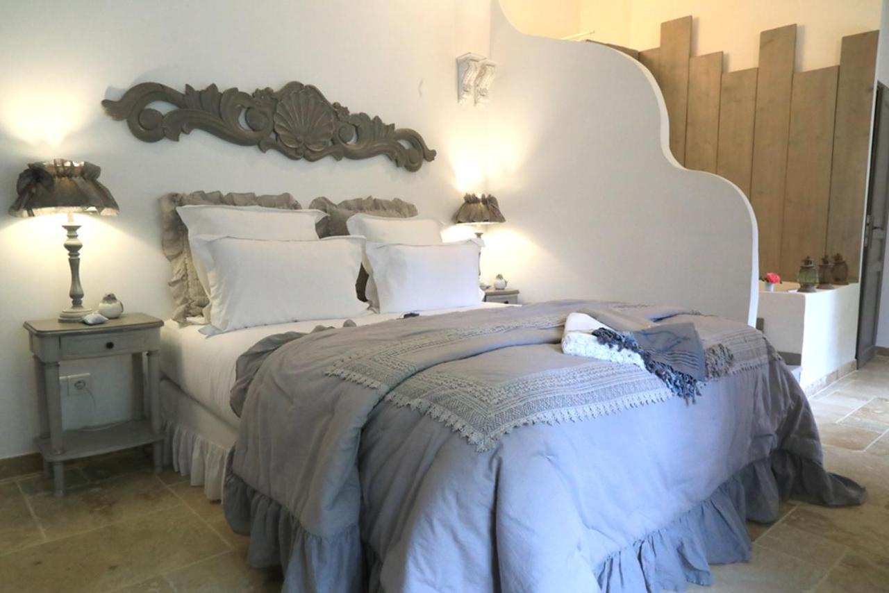 Maison D'Hotes "Les Ecuries Du Mas" Guest House Lamanon Εξωτερικό φωτογραφία
