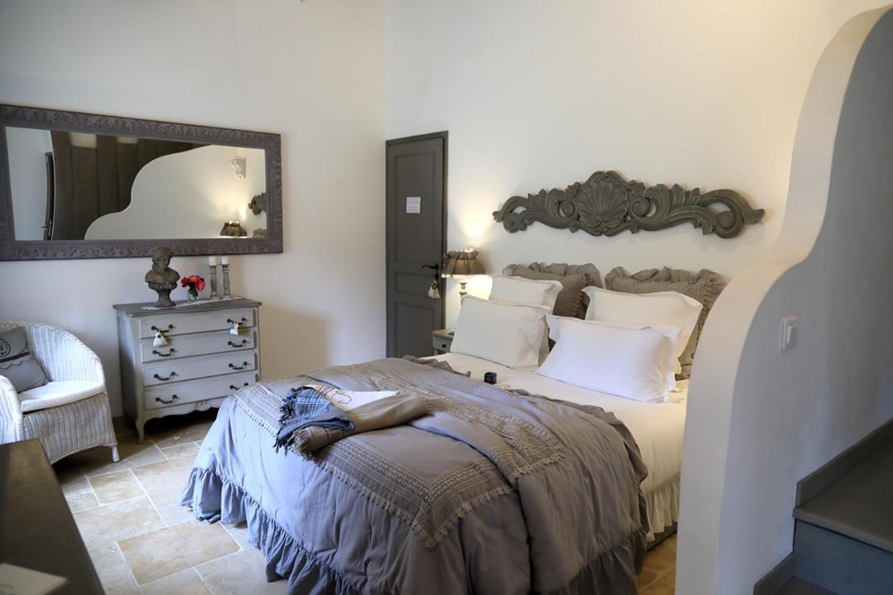 Maison D'Hotes "Les Ecuries Du Mas" Guest House Lamanon Εξωτερικό φωτογραφία