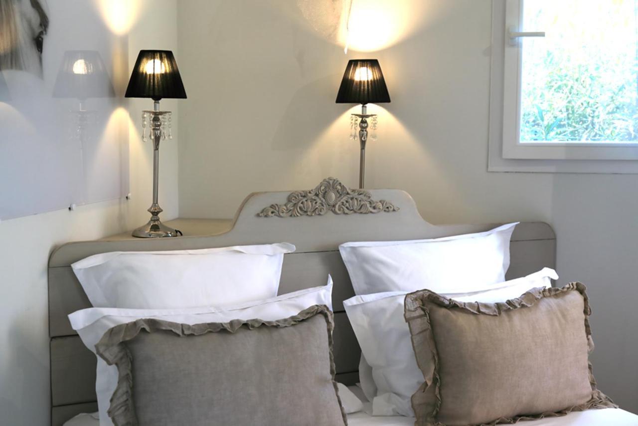 Maison D'Hotes "Les Ecuries Du Mas" Guest House Lamanon Εξωτερικό φωτογραφία