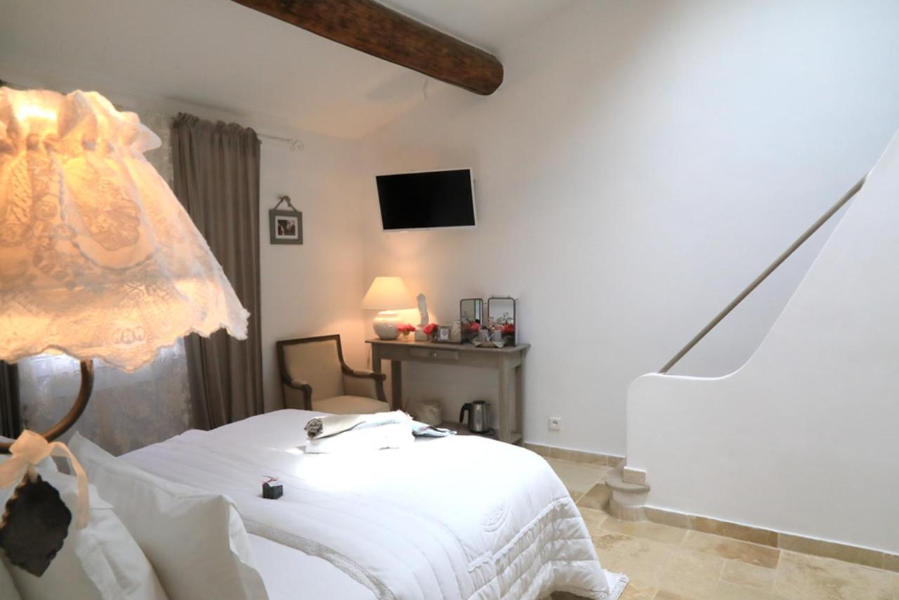Maison D'Hotes "Les Ecuries Du Mas" Guest House Lamanon Εξωτερικό φωτογραφία