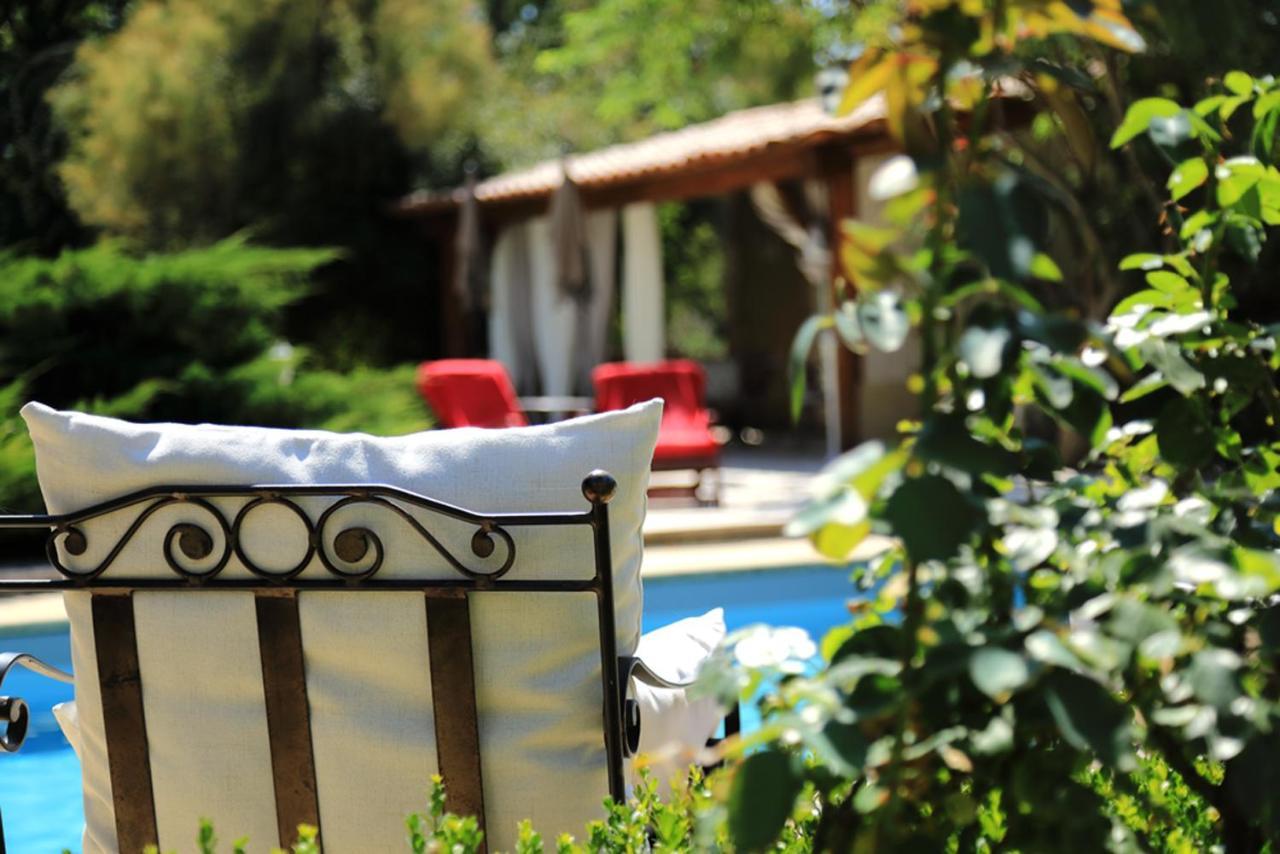 Maison D'Hotes "Les Ecuries Du Mas" Guest House Lamanon Εξωτερικό φωτογραφία