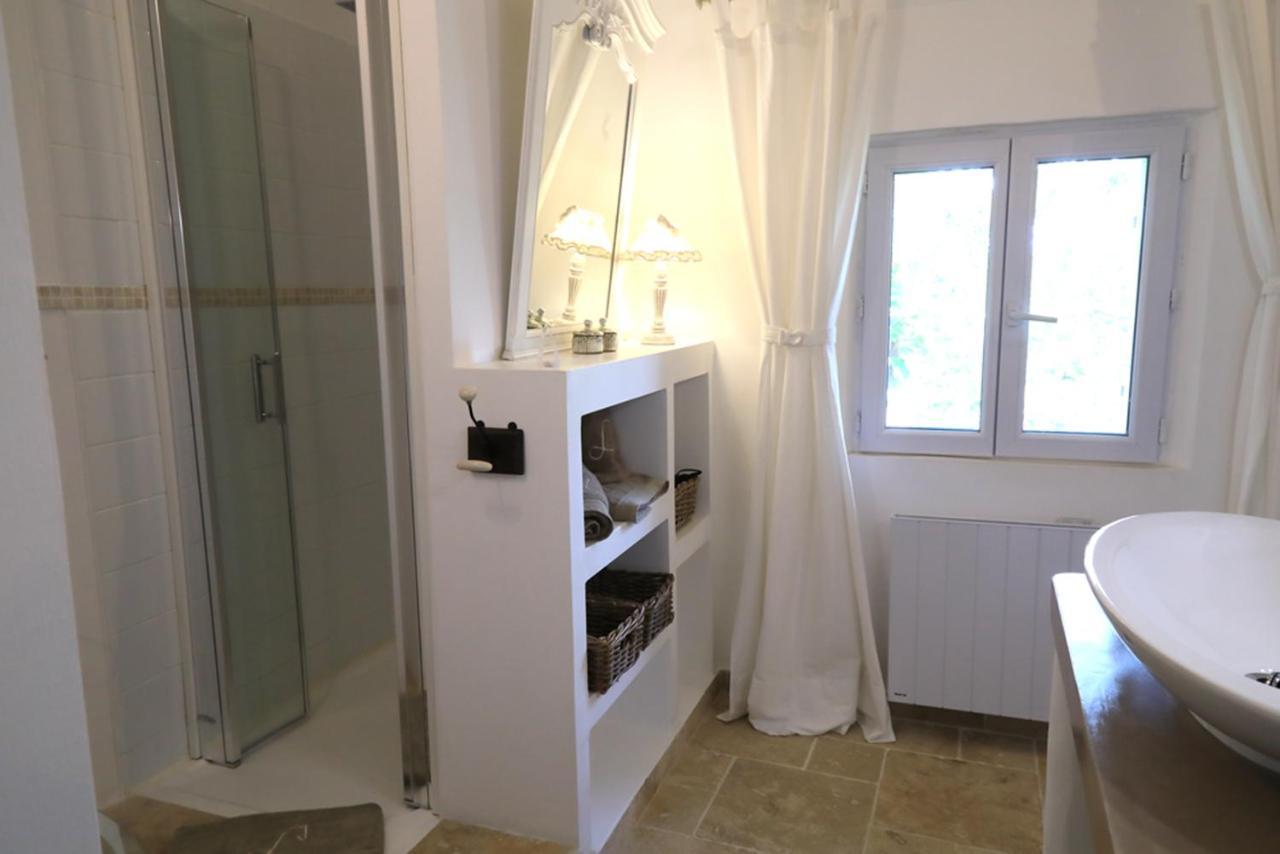 Maison D'Hotes "Les Ecuries Du Mas" Guest House Lamanon Εξωτερικό φωτογραφία