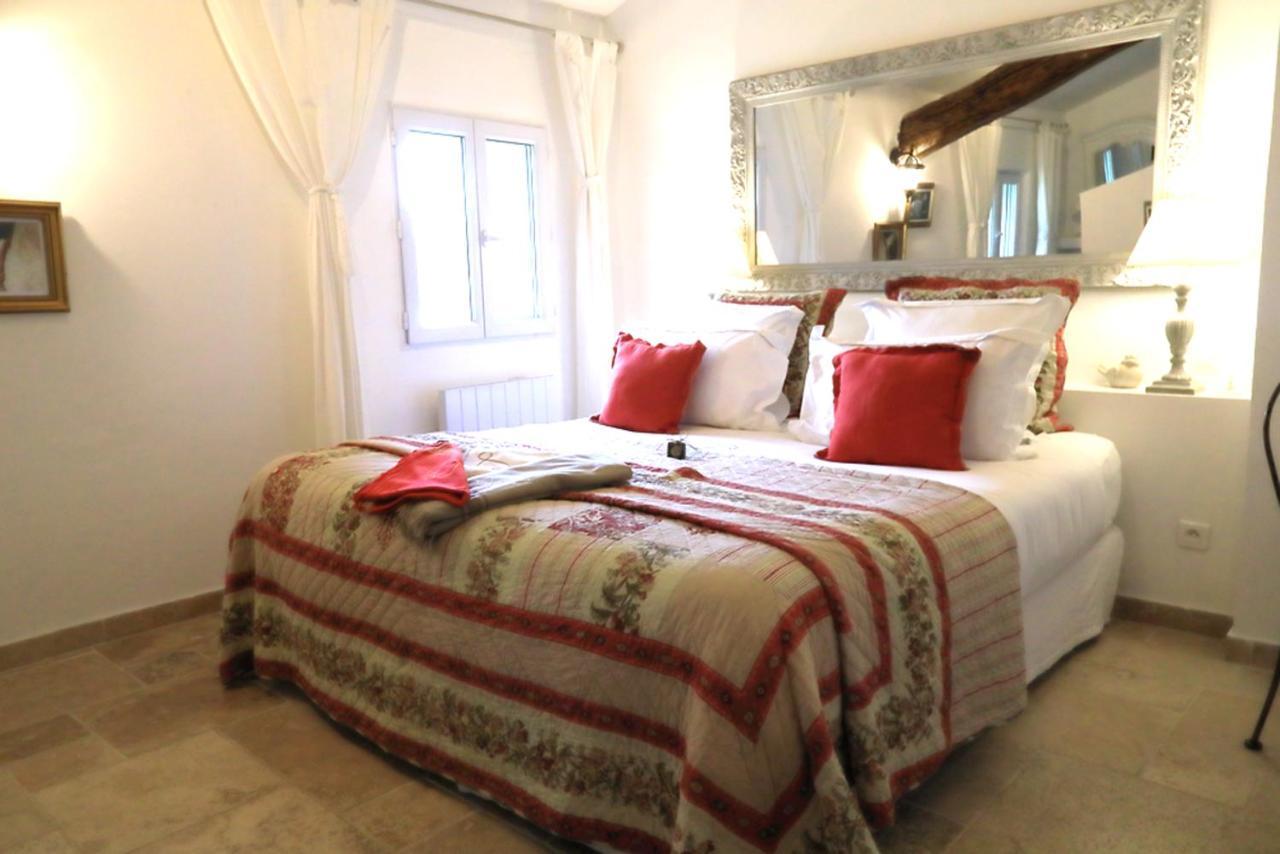 Maison D'Hotes "Les Ecuries Du Mas" Guest House Lamanon Εξωτερικό φωτογραφία