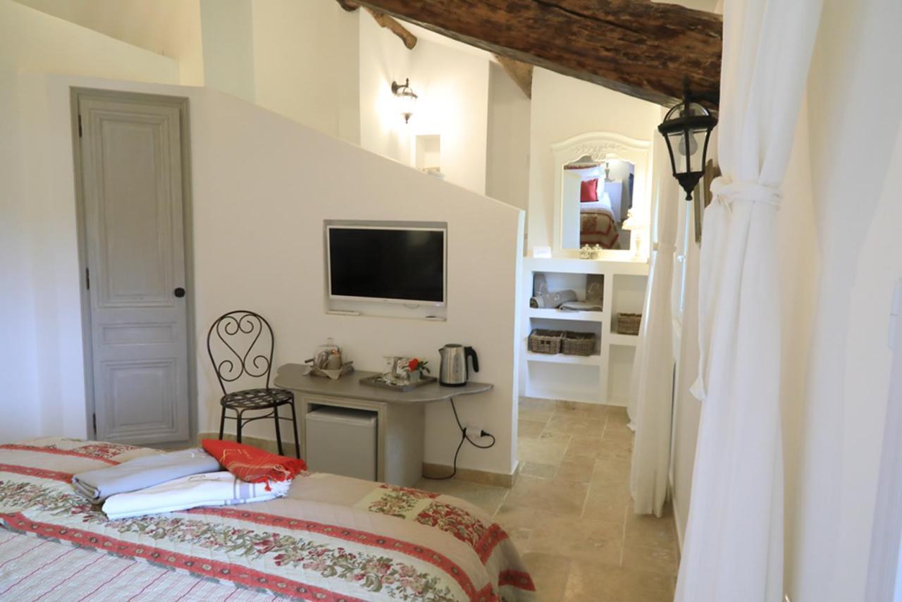 Maison D'Hotes "Les Ecuries Du Mas" Guest House Lamanon Εξωτερικό φωτογραφία