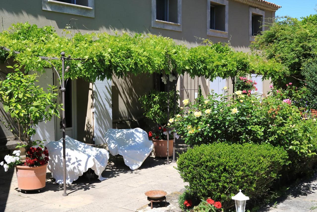 Maison D'Hotes "Les Ecuries Du Mas" Guest House Lamanon Εξωτερικό φωτογραφία