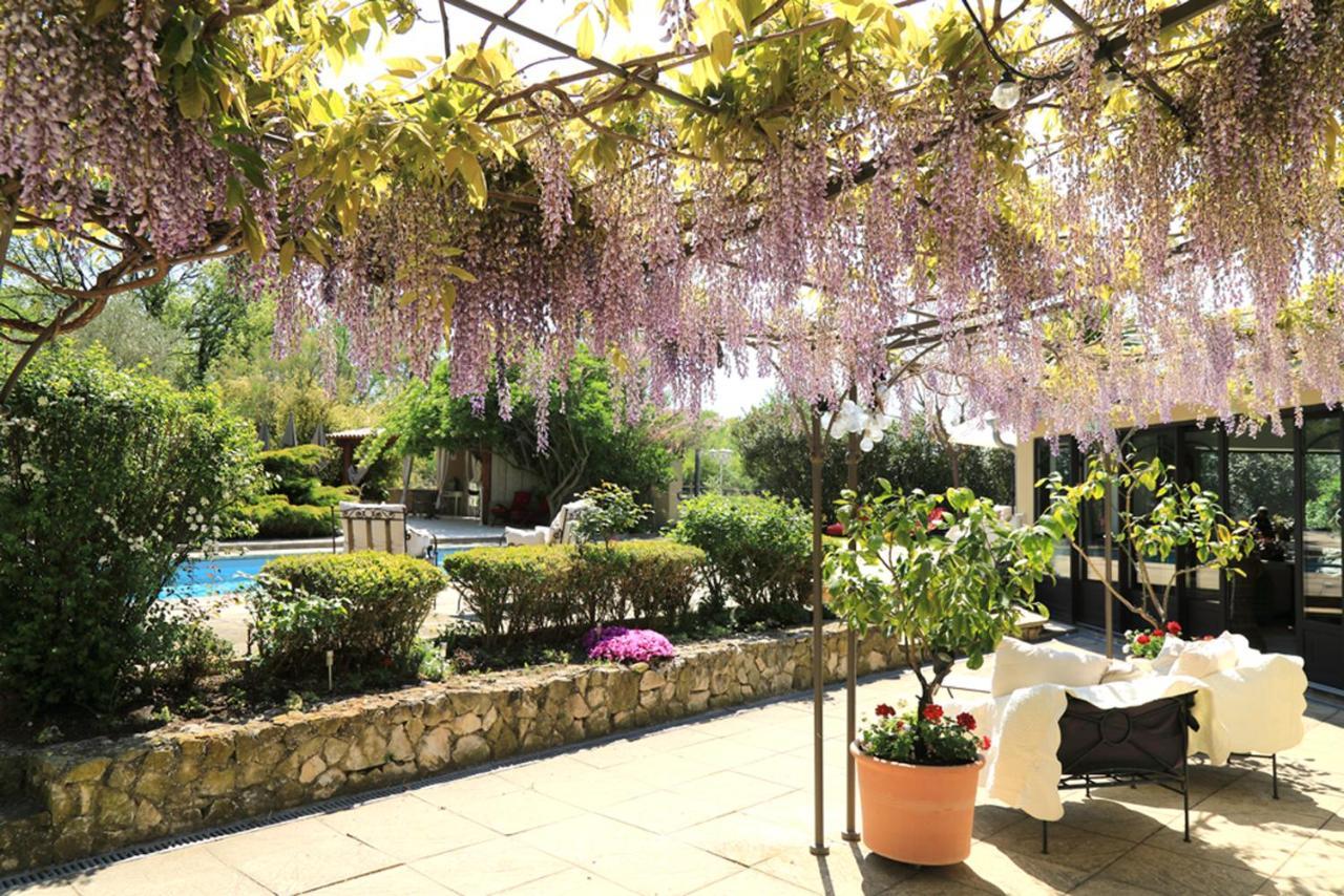 Maison D'Hotes "Les Ecuries Du Mas" Guest House Lamanon Εξωτερικό φωτογραφία