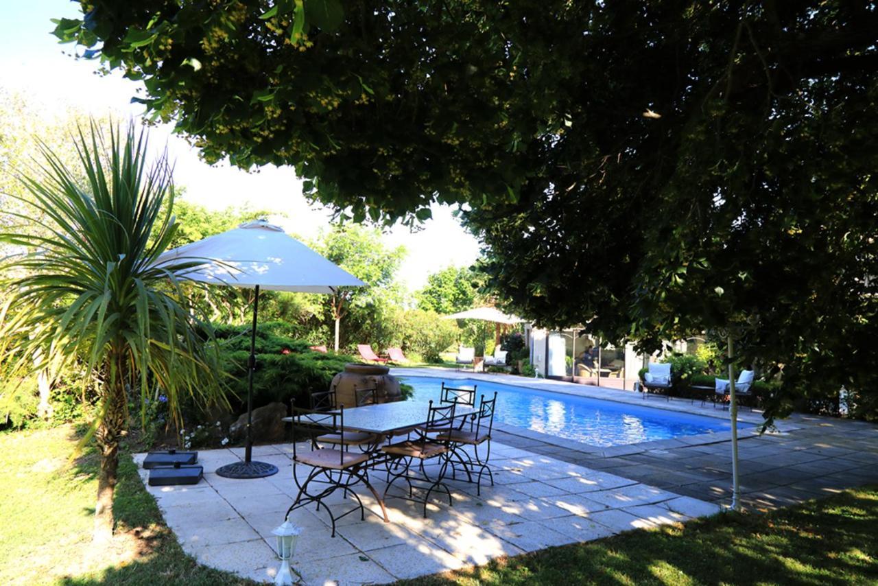 Maison D'Hotes "Les Ecuries Du Mas" Guest House Lamanon Εξωτερικό φωτογραφία