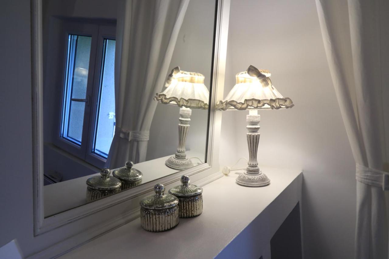 Maison D'Hotes "Les Ecuries Du Mas" Guest House Lamanon Εξωτερικό φωτογραφία