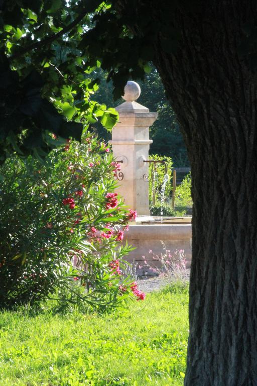 Maison D'Hotes "Les Ecuries Du Mas" Guest House Lamanon Εξωτερικό φωτογραφία