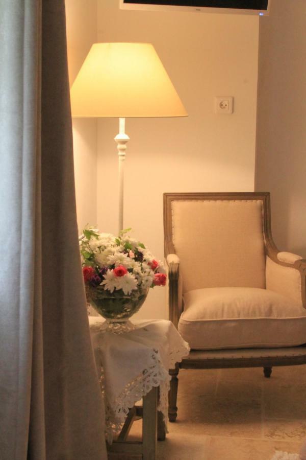 Maison D'Hotes "Les Ecuries Du Mas" Guest House Lamanon Εξωτερικό φωτογραφία